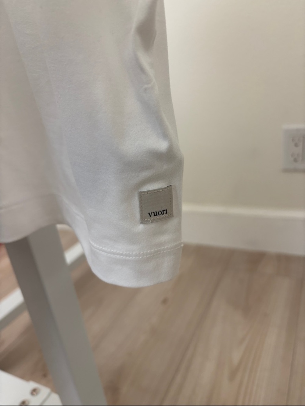 Vuori White Cropped Short Sleeve Tee - Picture 2 of 3